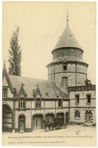 Condé-sur-Iton. Cour intérieur des Ecuries.