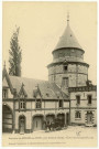 Condé-sur-Iton. Cour intérieur des Ecuries.