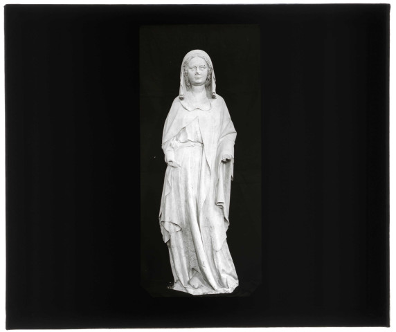Sainte femme dite Jeanne de Saint-Martin , statue provenant de l'hôpital Saint-Jean-Baptiste d'Écouis, avant 1311 ou 1311-1313, aujourd'hui à l'église Notre-Dame d'Écouis (Eure).