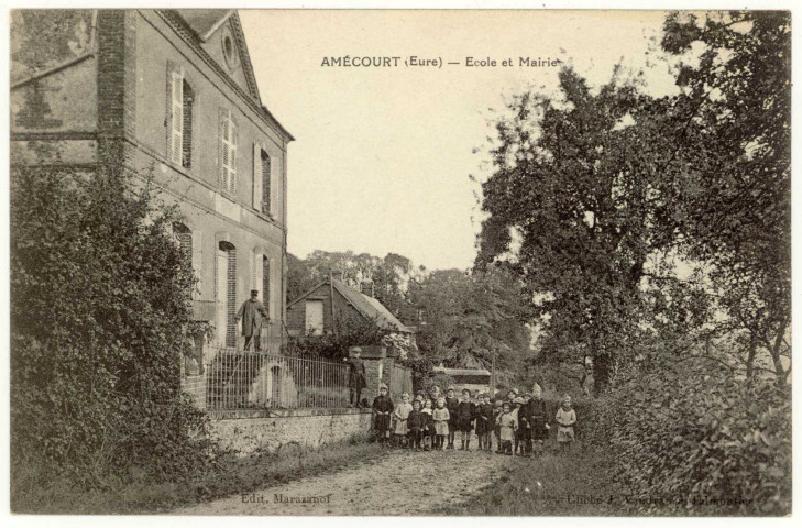 Amécourt. Ecole et Mairie.