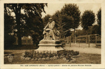 Andelys (Les). Jardin public. - Statue du peintre Nicolas Poussin.