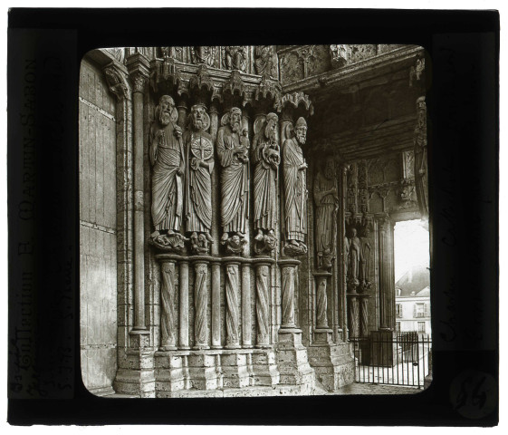 Cathédrale Notre-Dame de Chartres (Eure-et-Loir), porche nord, porte centrale, ébrasement droit.