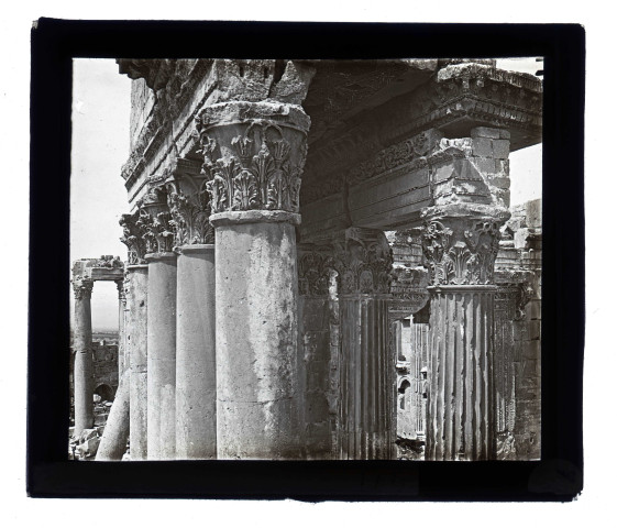 Ruines et vestiges du temple de Bacchus à Baalbeck (Liban).