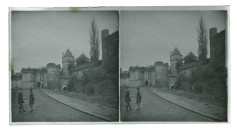 Porte Saint-Sulpice avec tours extra-muros de Fougères (Ille-et-Vilaine).