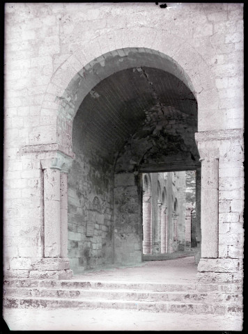 Ruines et vestiges de l'abbaye de Jumièges (Seine-Maritime).
