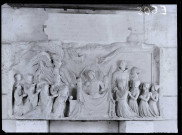 Bas-relief de l'église d'Écos (Eure).