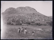 Vue générale du bourg, du catholicossat et de la citadelle de Kozan (Sis) (Turquie) (notice PA).