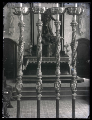 Église de Saint-Pierre-du-Val (Eure), pique-cierges.
