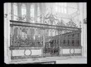 Grille centrale en fer forgé du chœur de l'église de Saint-Riquier (Somme).
