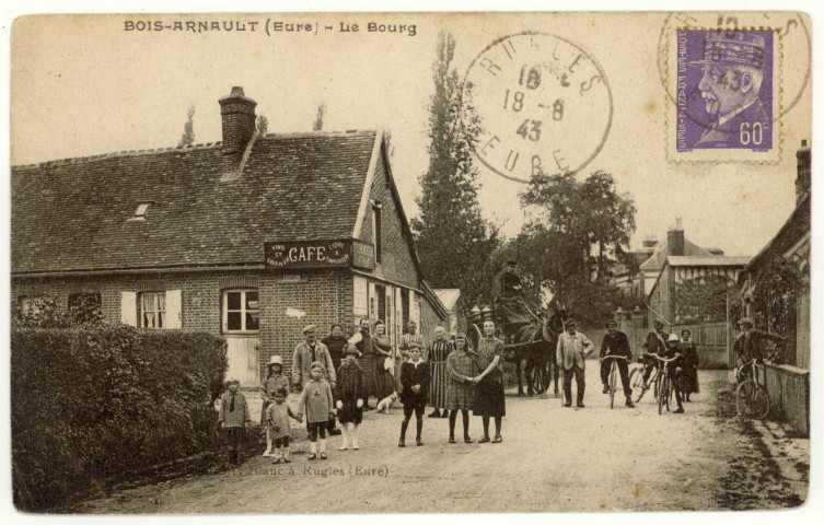 Bois-Arnault. Le Bourg.