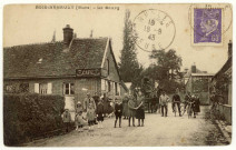Bois-Arnault. Le Bourg.