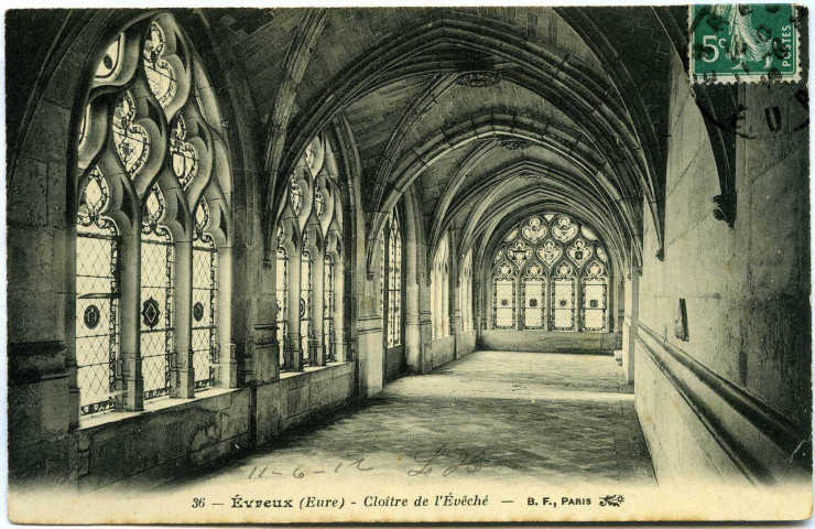 Evreux-Ville. Cloître de L'Évêché.