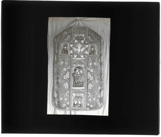 Chasuble de l'église Saint-Martin de Bézu-la-Forêt (Eure, France).
