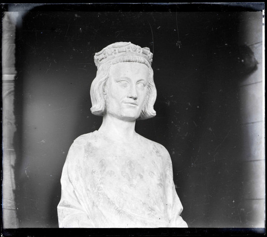 Statue de Saint-Louis du château de Mainneville (Eure).