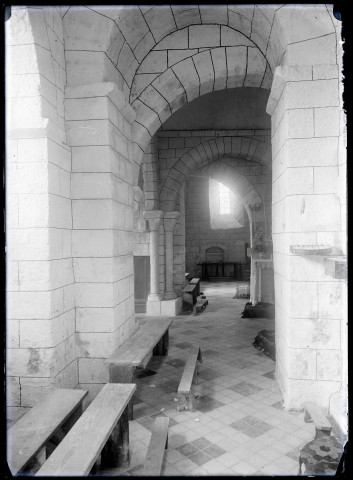 Intérieur de l'église de Fiquefleur-Équainville (Eure).