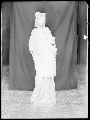 Statue de la Vierge à l'enfant de Lisors (Eure).