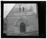 Église de Saint-Cyr-la-Campagne (Eure), façade et portail ouest.