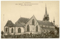Bernay. Eglise Notre-Dame de la Couture-Elevée au milieu d'un cimetière.