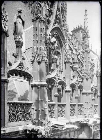 Détail de la façade du palais de justice de Rouen (Seine-Maritime).