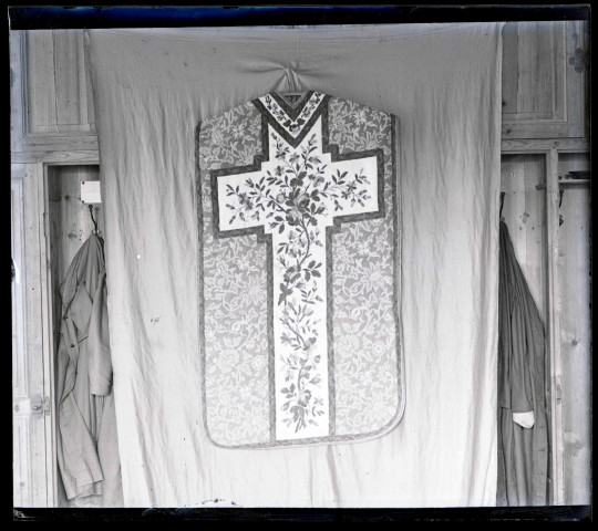 Chasuble de l'église Saint-Martin de Bézu-la-Forêt (Eure, France).
