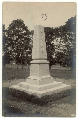 Andé. Monument aux Morts.