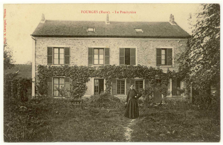 Fourges. Le Presbytère.