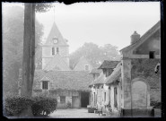 Vue sur l'église de Pressagny-l'Orgueilleux (Eure).