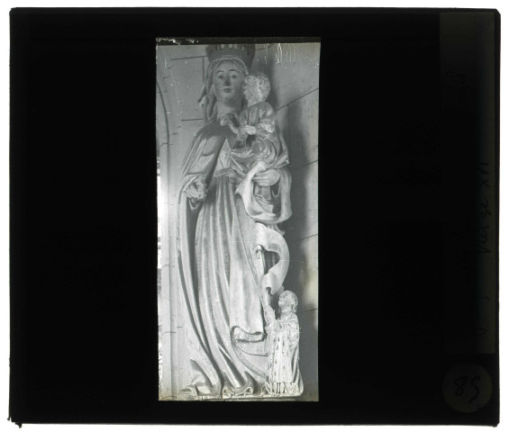 Église des Jonquerets-de-Livet (Eure), Vierge à l'enfant.