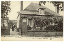 Amécourt. Maison Marazanof, épicerie de la place.