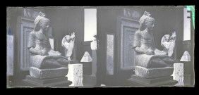 Salle et collections d'un musée égyptien.