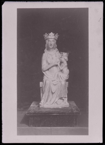 Statue de Sainte-Anne.