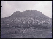 Vue générale du bourg, du catholicossat et de la citadelle de Kozan (Sis) (Turquie) (notice PA).