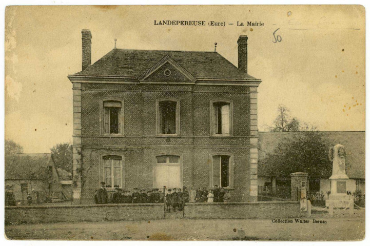 Landepéreuse. La Mairie.