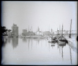 Bateaux de pêches dans le port de La Rochelle (Charente-Maritime).