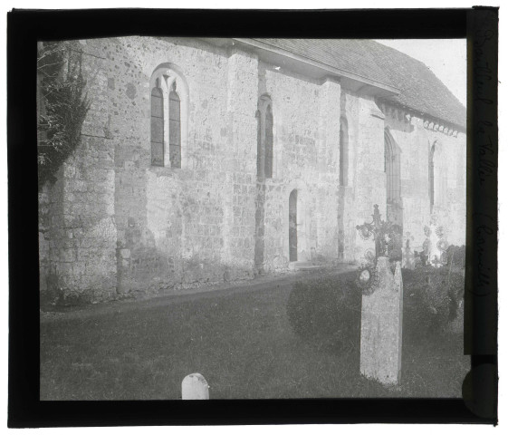 Église de Bailleul-la-Vallée (Eure), extérieur de la nef.