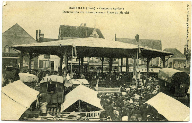 Damville. Concours Agricole - Distribution des Récompenses - Place du Marché.