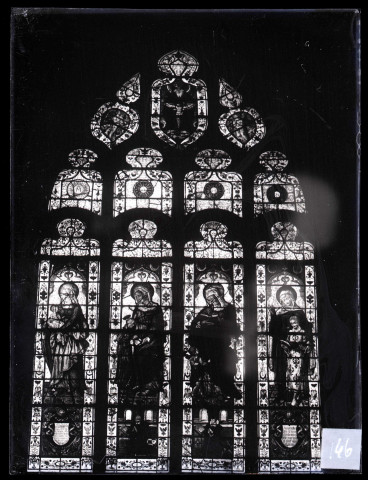 Église Notre-Dame des Arts de Pont-de-l'Arche (Eure), verrière représentant des saintes femmes.