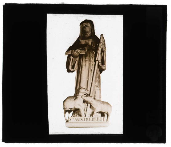 Église de Saint-Philbert-sur-Risle (Eure), statue de Sainte-Austreberte.