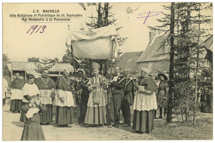 Hauville. Fête Religieuse et Patriotique du 25 Septembre Mgr Déchelette à la Procession.