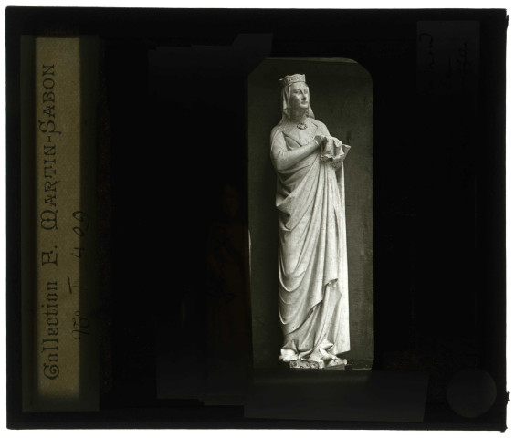 Cathédrale Notre-Dame de Paris, transept nord, trumeau, statue de la Vierge.