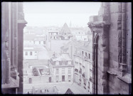 Vue de la ville depuis une tour de la cathédrale de Reims (Marne).