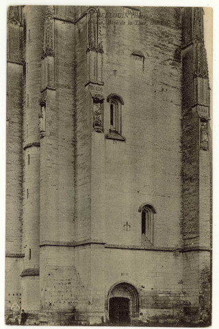Bec-Hellouin (Le). Ancienne Abbaye, Base de la Tour, côté Est.