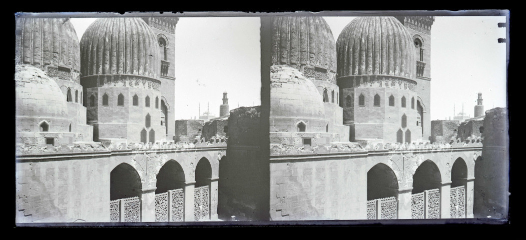 Vue de la mosquée de la Cité des Morts au Caire (Égypte).