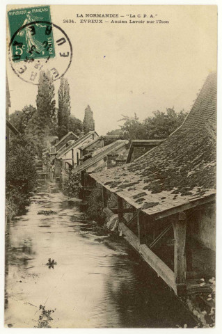 Evreux-Ville. Ancien Lavoir sur l'Iton.