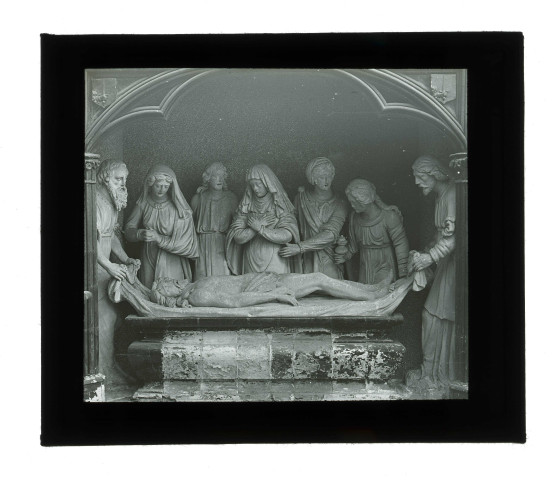 Groupe statuaire représentant la mise au tombeau de l'église abbatiale de Saint-Germer-de-Fly (Oise).