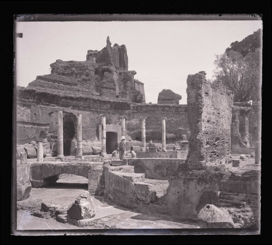 Ruines et vestiges de temple.