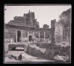 Ruines et vestiges de temple.