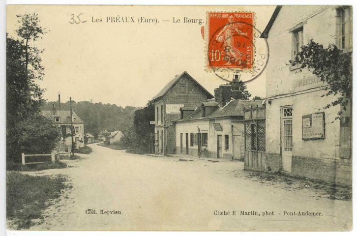 Préaux (Les). Le bourg.