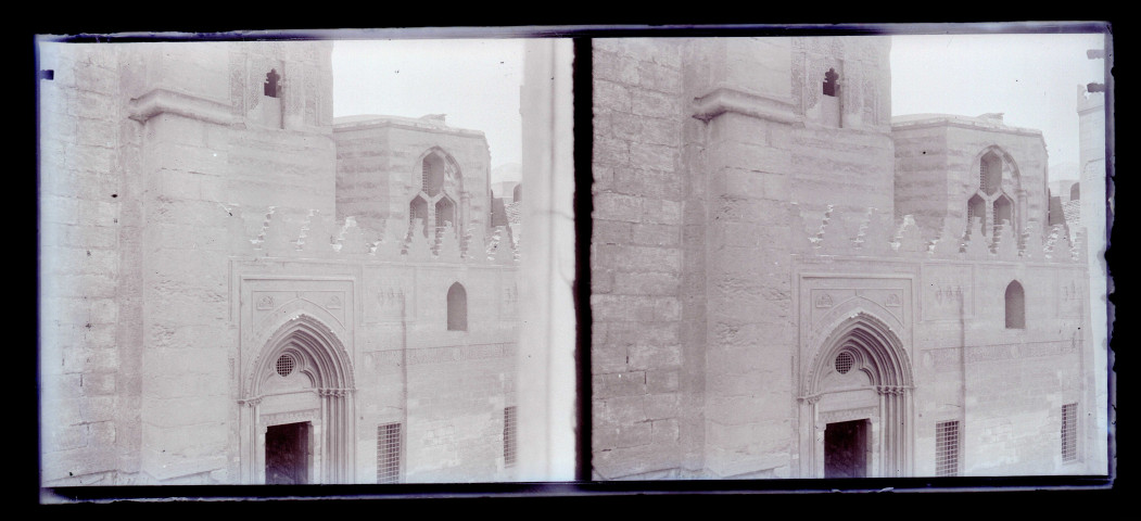 Façade d'une mosquée du Caire (Égypte).