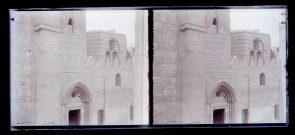 Façade d'une mosquée du Caire (Égypte).